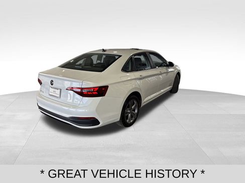 Used 2023 Volkswagen Jetta SE w/ Panoramic Sunroof Package image 5