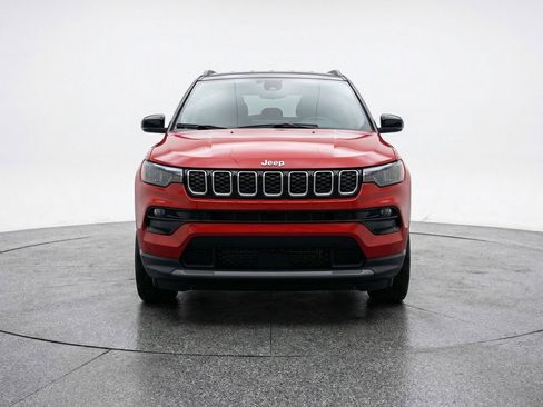 Used 2025 Jeep Compass Limited AWD/4WD image 2