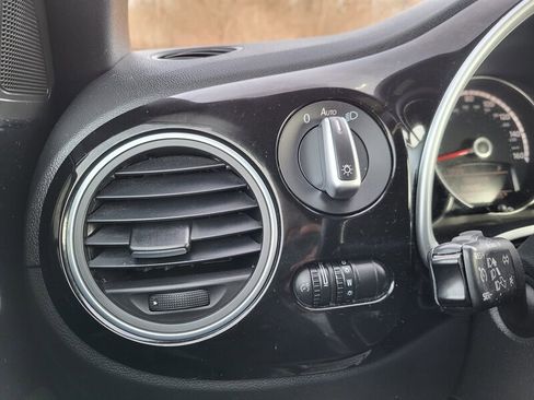 Used 2016 Volkswagen Beetle 1.8T SE image 17