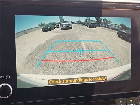 Used 2025 Toyota Highlander XLE FWD image 17