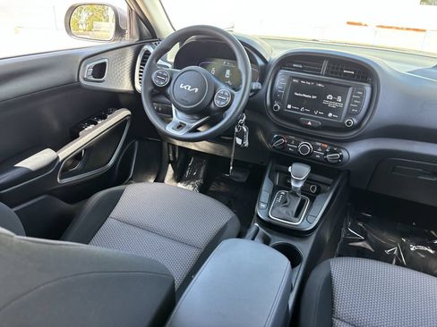 Used 2025 Kia Soul LX w/ LX Technology Package FWD image 12