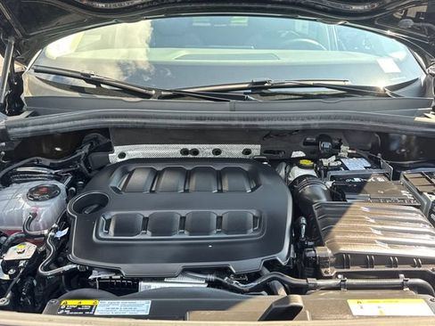 Used 2026 Volkswagen Tiguan SE FWD image 27