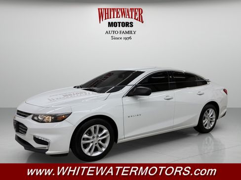 Used 2018 Chevrolet Malibu LT FWD image 1
