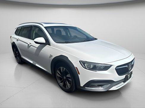 Used 2018 Buick Regal Preferred w/ Sights and Sounds Package AWD/4WD image 6
