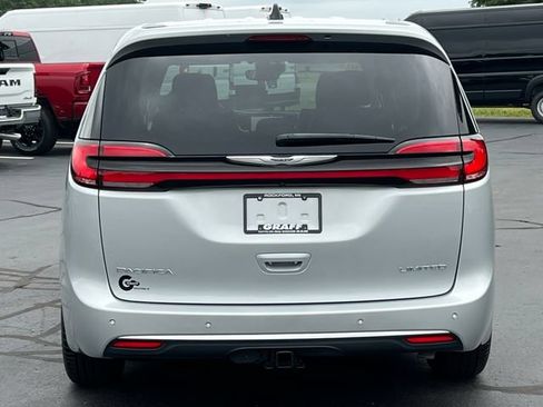 Used 2024 Chrysler Pacifica Limited w/ Trailer Tow Group FWD image 50