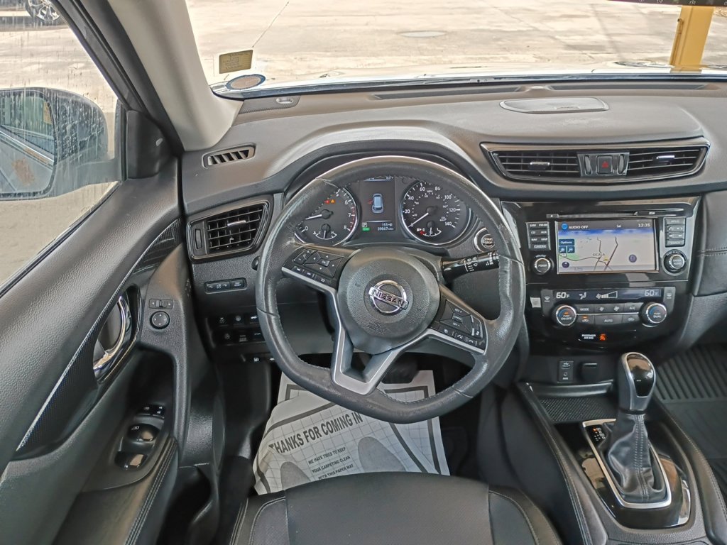 Used 2017 Nissan Rogue SL w/ SL Premium Package AWD/4WD image 4