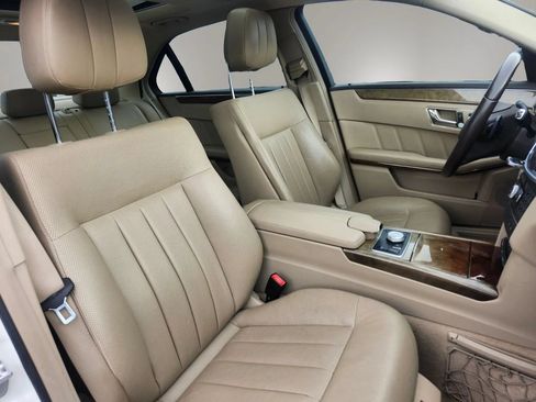 Used 2011 Mercedes-Benz E 550 Sedan image 21