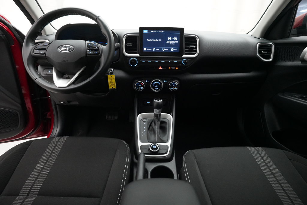 Used 2023 Hyundai Venue SEL FWD image 5