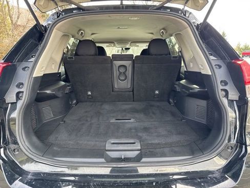 Used 2020 Nissan Rogue SV image 24