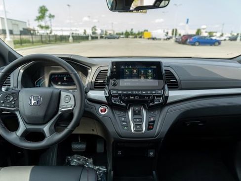 Used 2023 Honda Odyssey Sport image 10