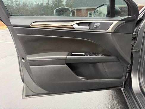 Used 2016 Ford Fusion SE w/ Equipment Group 202A FWD image 11