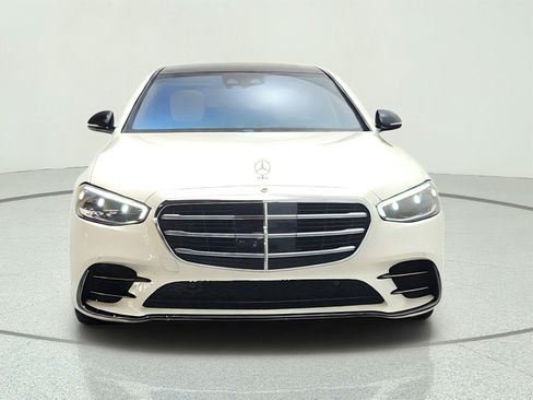Used 2023 Mercedes-Benz S 580 4MATIC Sedan image 2