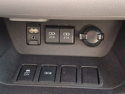 Used 2019 Toyota Highlander XLE image 28