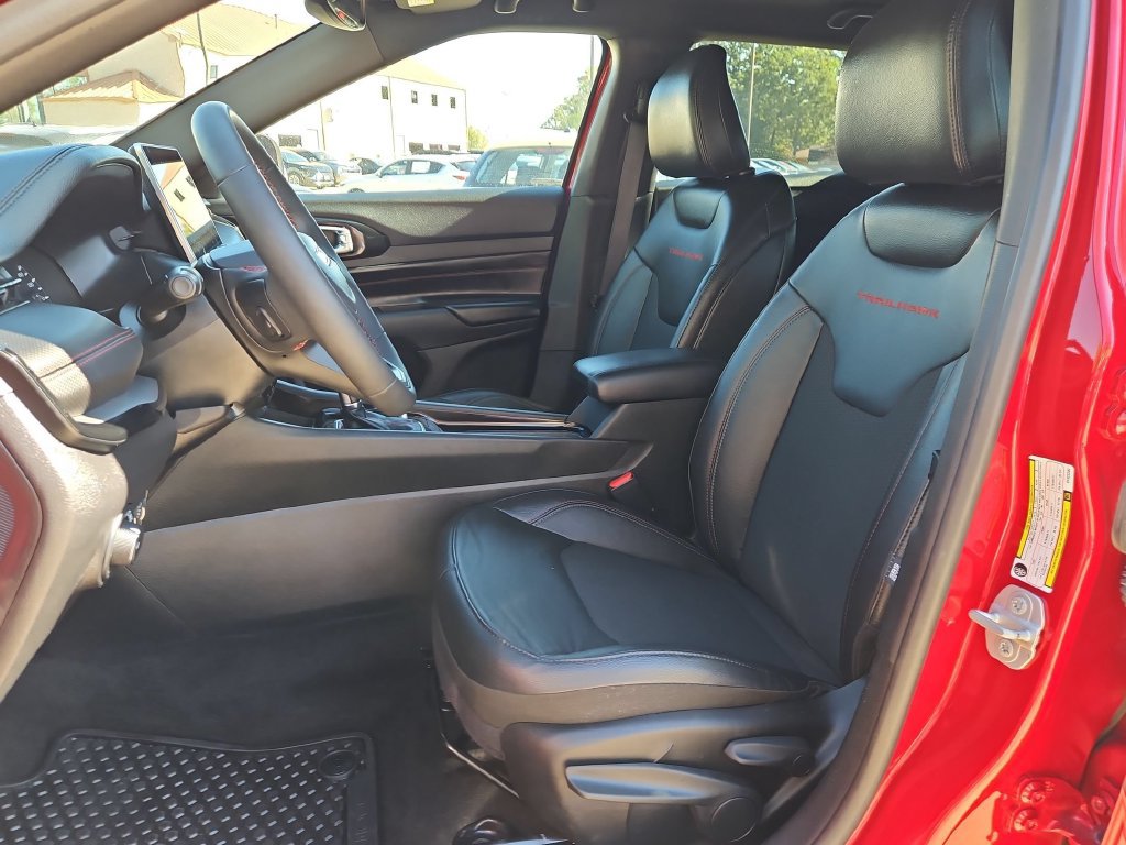 Used 2025 Jeep Compass Trailhawk AWD/4WD image 25