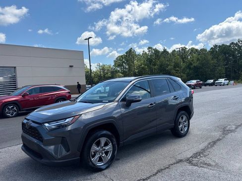 Used 2024 Toyota RAV4 XLE FWD image 4