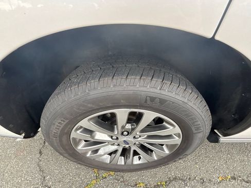 Used 2018 Ford Expedition Limited w/ Equipment Group 301A AWD/4WD image 6