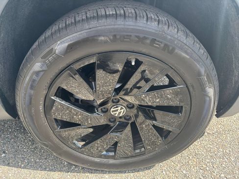Used 2026 Volkswagen Atlas Cross Sport SE FWD image 32