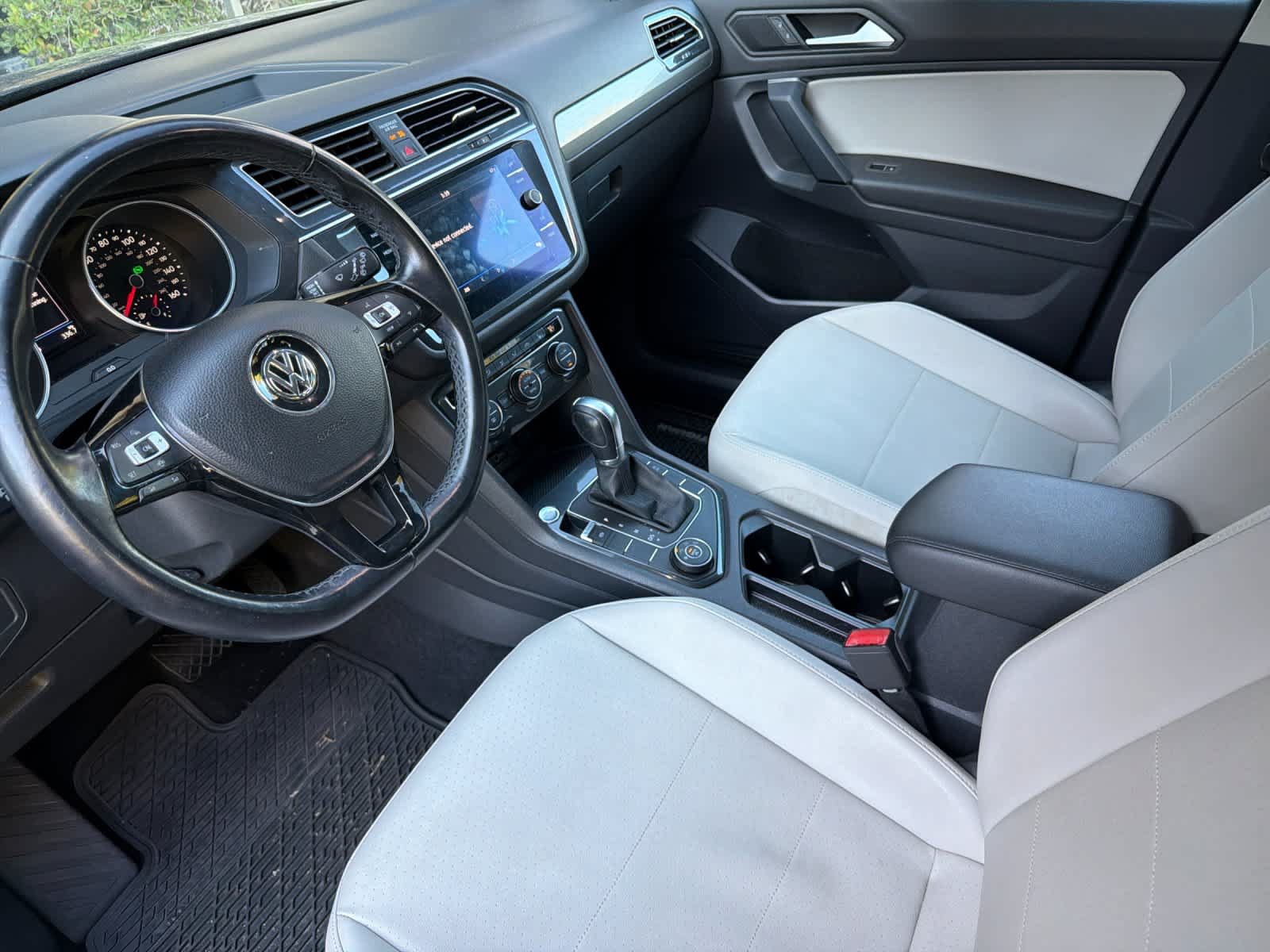 Used 2019 Volkswagen Tiguan SE w/ Panoramic Sunroof Package AWD/4WD image 8