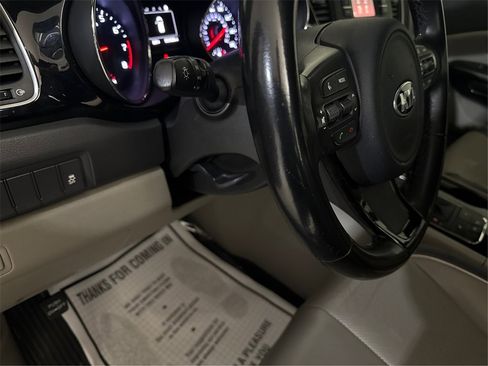 Used 2016 Kia Sedona EX image 40