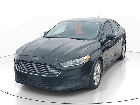Used 2016 Ford Fusion SE image 2