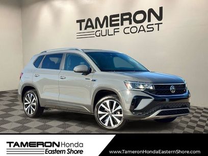 Used 2023 Volkswagen Taos SE w/ Panoramic Sunroof Package