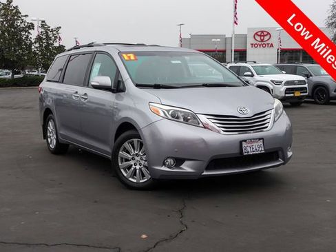 Certified 2017 Toyota Sienna Limited image 2