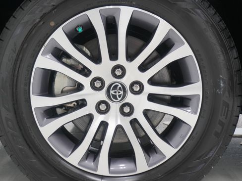 Used 2019 Toyota Sienna XLE FWD image 30