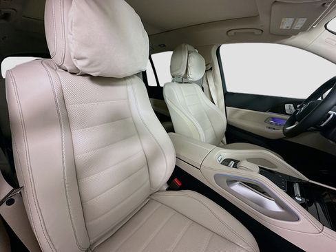 Used 2026 Mercedes-Benz GLS 450 4MATIC image 39