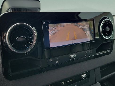 Used 2025 Mercedes-Benz Sprinter 2500 image 38