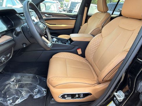 Used 2024 Jeep Grand Cherokee Summit AWD/4WD image 17