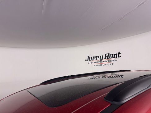 Used 2025 Chrysler Pacifica Limited image 6