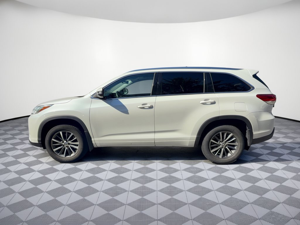 Used 2018 Toyota Highlander XLE AWD/4WD image 2