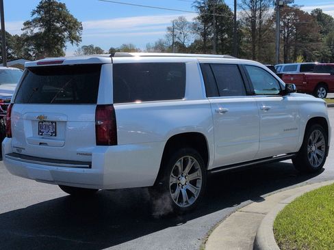 Used 2020 Chevrolet Suburban Premier w/ Premier 6.2L Value Package image 5