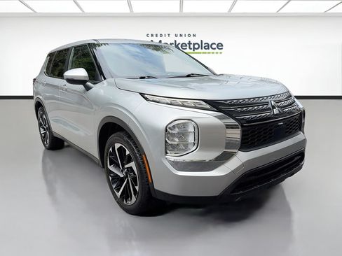 Used 2022 Mitsubishi Outlander ES FWD image 1