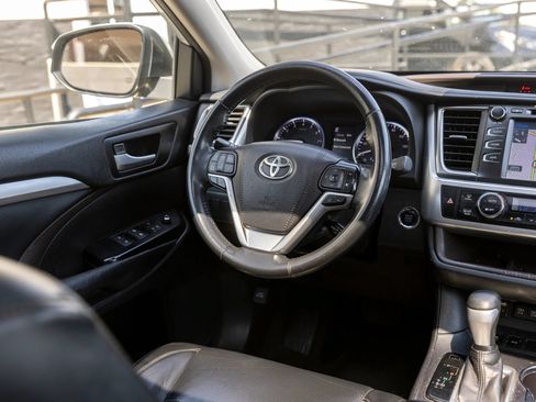 Used 2018 Toyota Highlander XLE FWD image 32