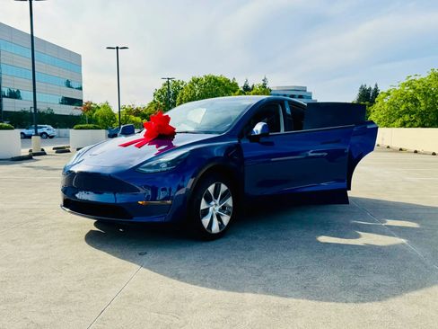 Used 2023 Tesla Model Y 2WD image 54