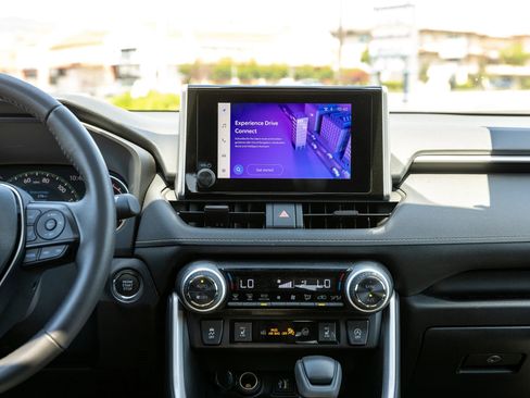 Used 2025 Toyota RAV4 XLE FWD image 27