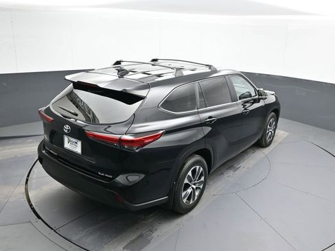 Certified 2023 Toyota Highlander XLE image 39