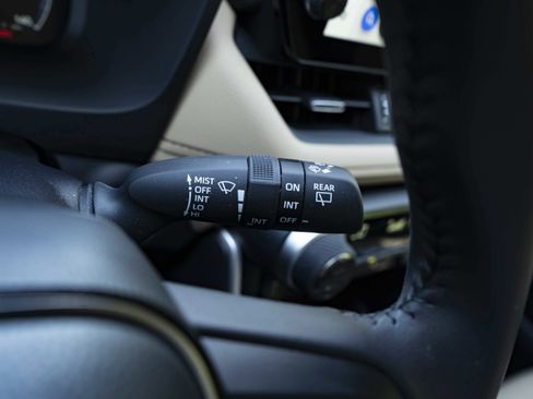 Used 2025 Toyota RAV4 Limited image 24