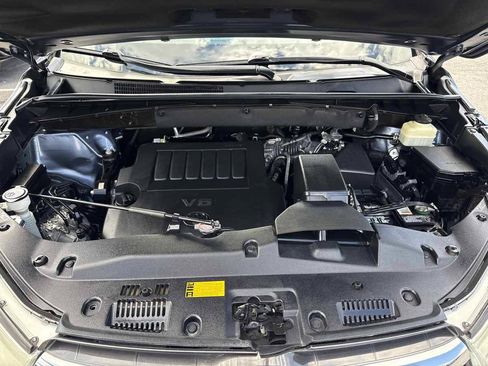 Used 2015 Toyota Highlander XLE AWD/4WD image 28