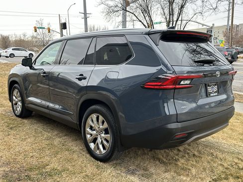 Used 2025 Toyota Grand Highlander Limited AWD image 9