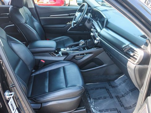 Used 2025 Kia Telluride S AWD/4WD image 17