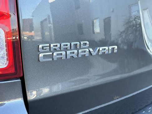 Used 2019 Dodge Grand Caravan SXT image 4