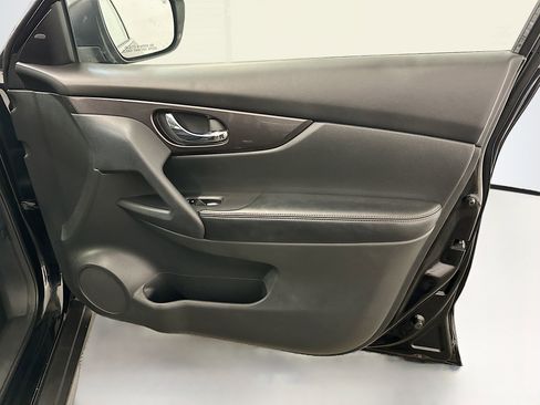 Used 2019 Nissan Rogue SV AWD/4WD image 33