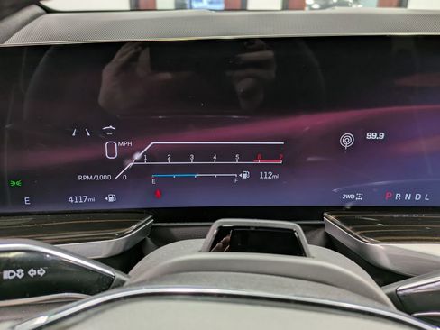 Used 2025 Cadillac Escalade Premium Luxury image 14