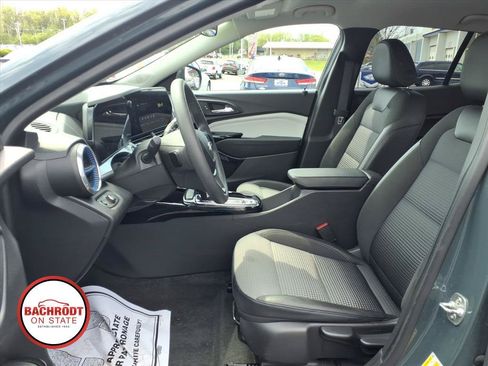 Used 2025 Chevrolet Trax LT FWD image 25