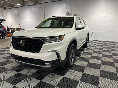 Used 2025 Honda Pilot Touring image 10