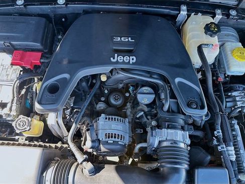 Used 2018 Jeep Wrangler Unlimited Rubicon image 30