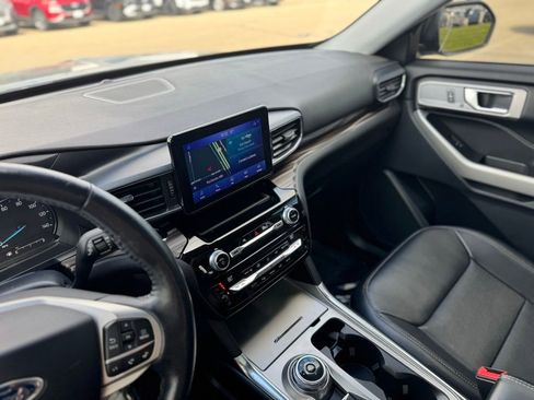 Used 2021 Ford Explorer Limited w/ Equipment Group 301A AWD/4WD image 20