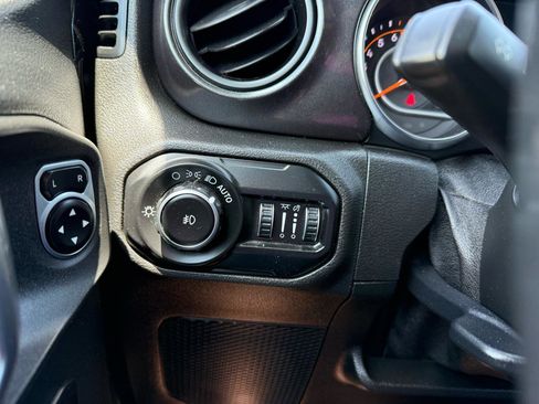 Used 2020 Jeep Wrangler Unlimited Sport AWD/4WD image 23